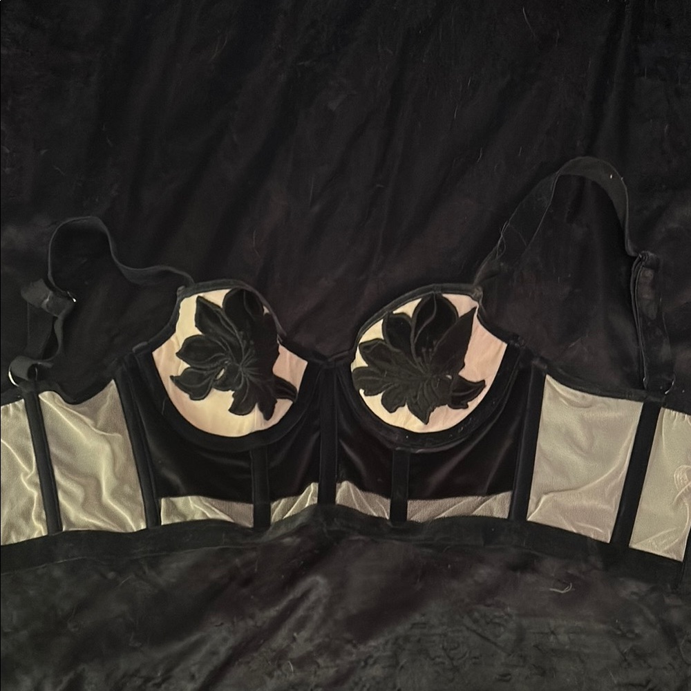 Victoria's Secret Black and Cream Floral Bra
